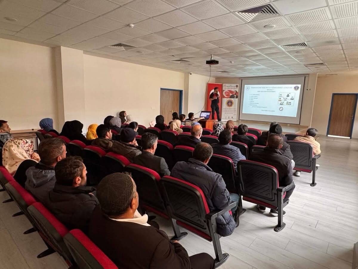 Bingöl’de öğrenci ve velilere şiddetle mücadele eğitimi
