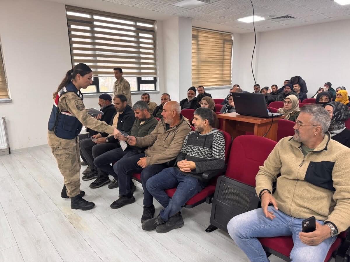 Bingöl’de öğrenci ve velilere şiddetle mücadele eğitimi
