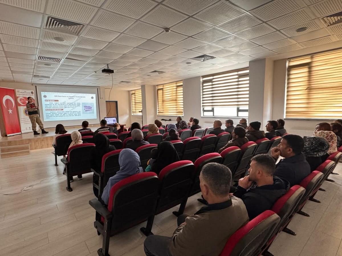 Bingöl’de öğrenci ve velilere şiddetle mücadele eğitimi
