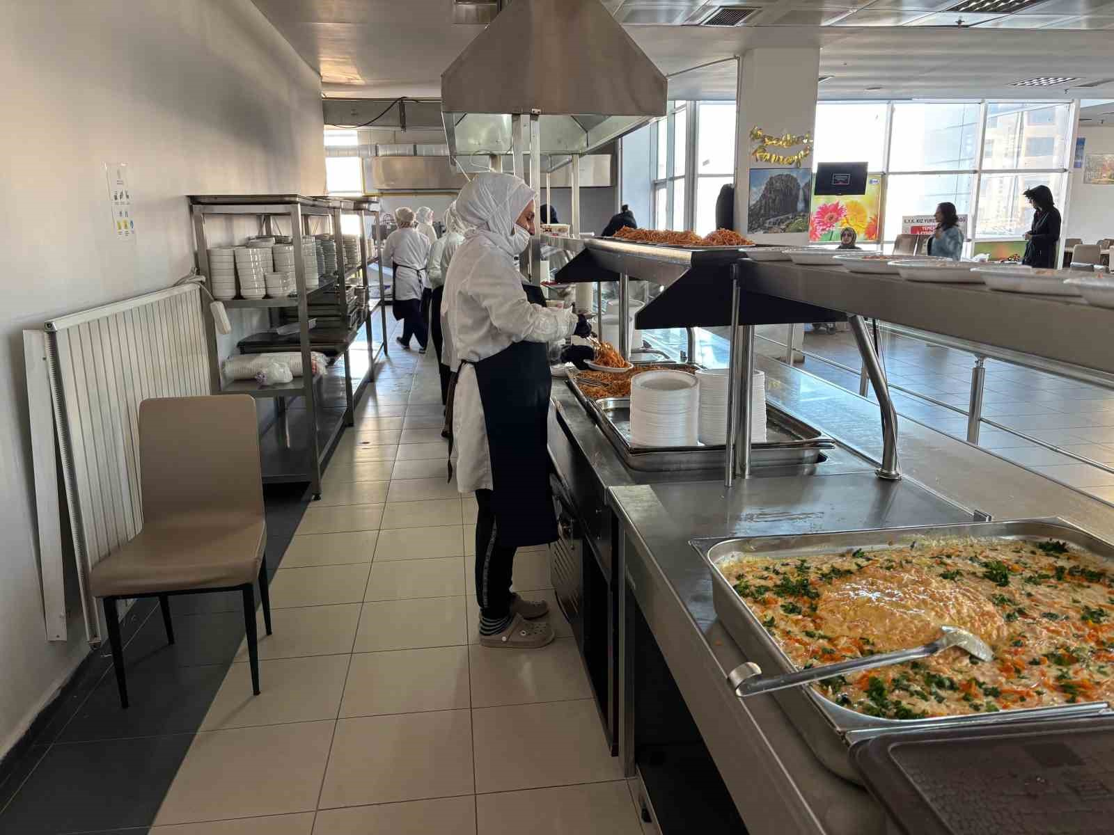 Bingöl’de öğrencilerden "Komşum Projesi" ile Ramazan dayanışması
