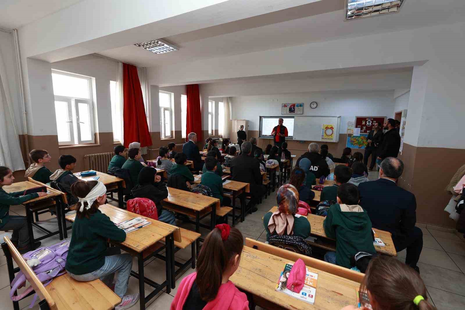 Bingöl’de öğrencilere deprem tatbikatı
