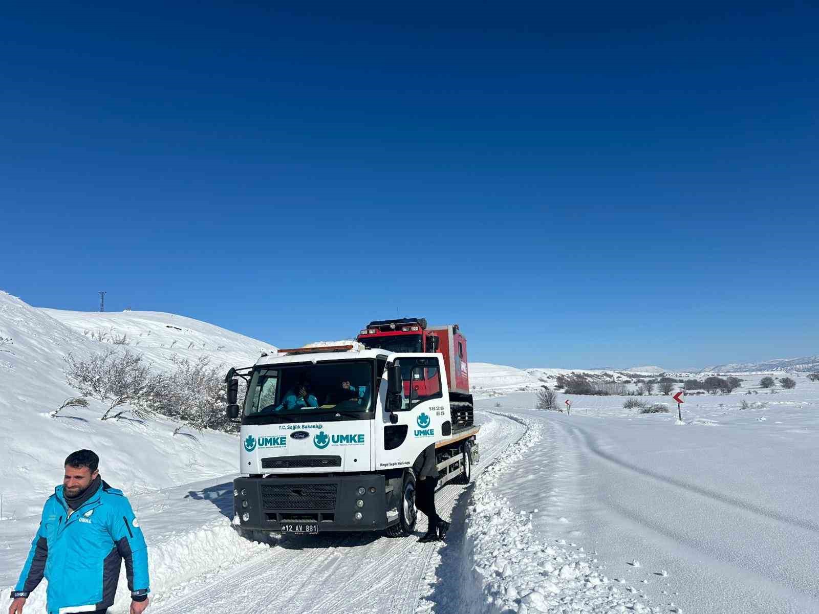 Bingöl’de UMKE ekipleri zorlu kış şartlarında hastaya umut oldu
