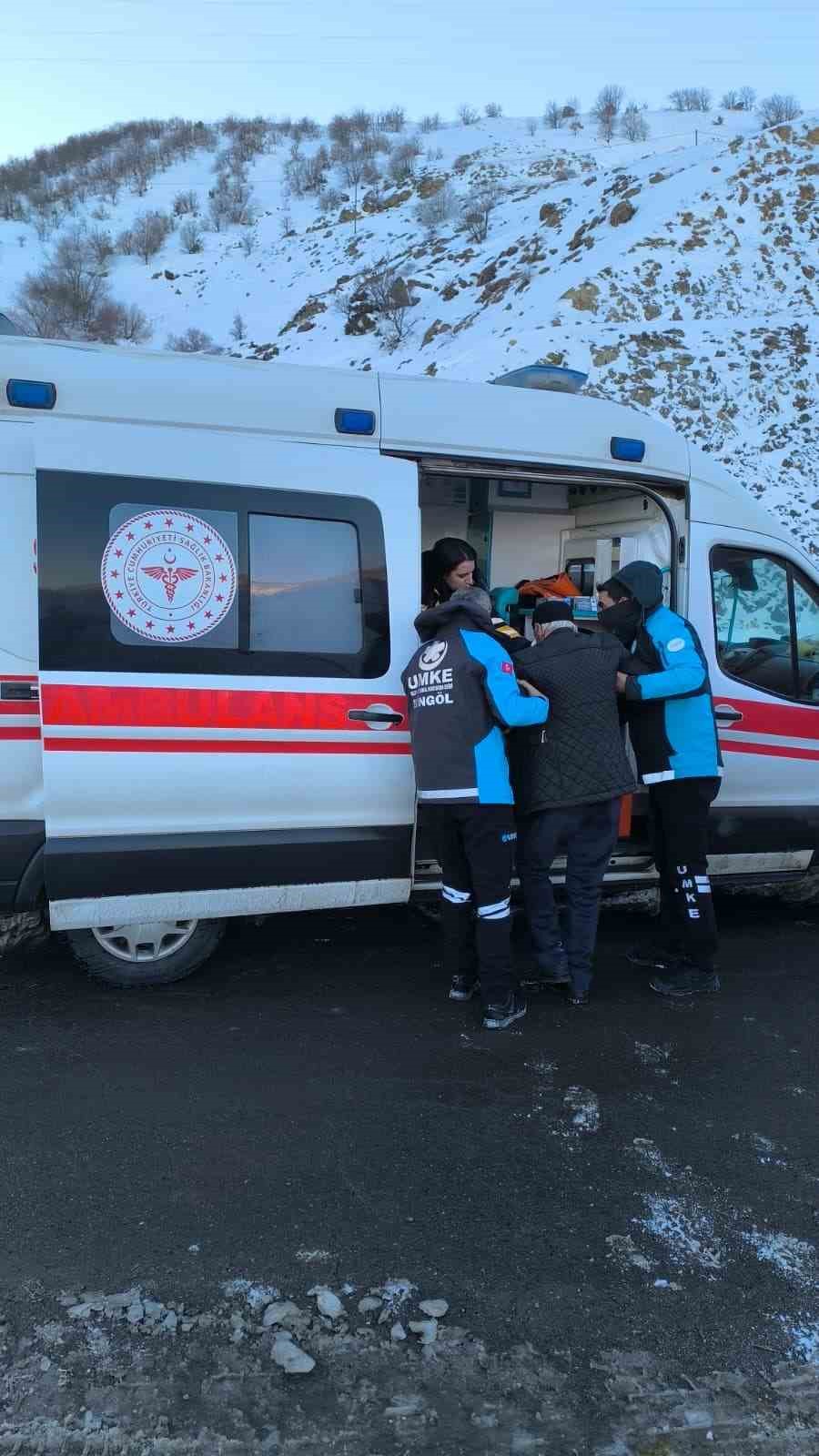 Bingöl’de UMKE’den zorlu şartlarda hasta nakli
