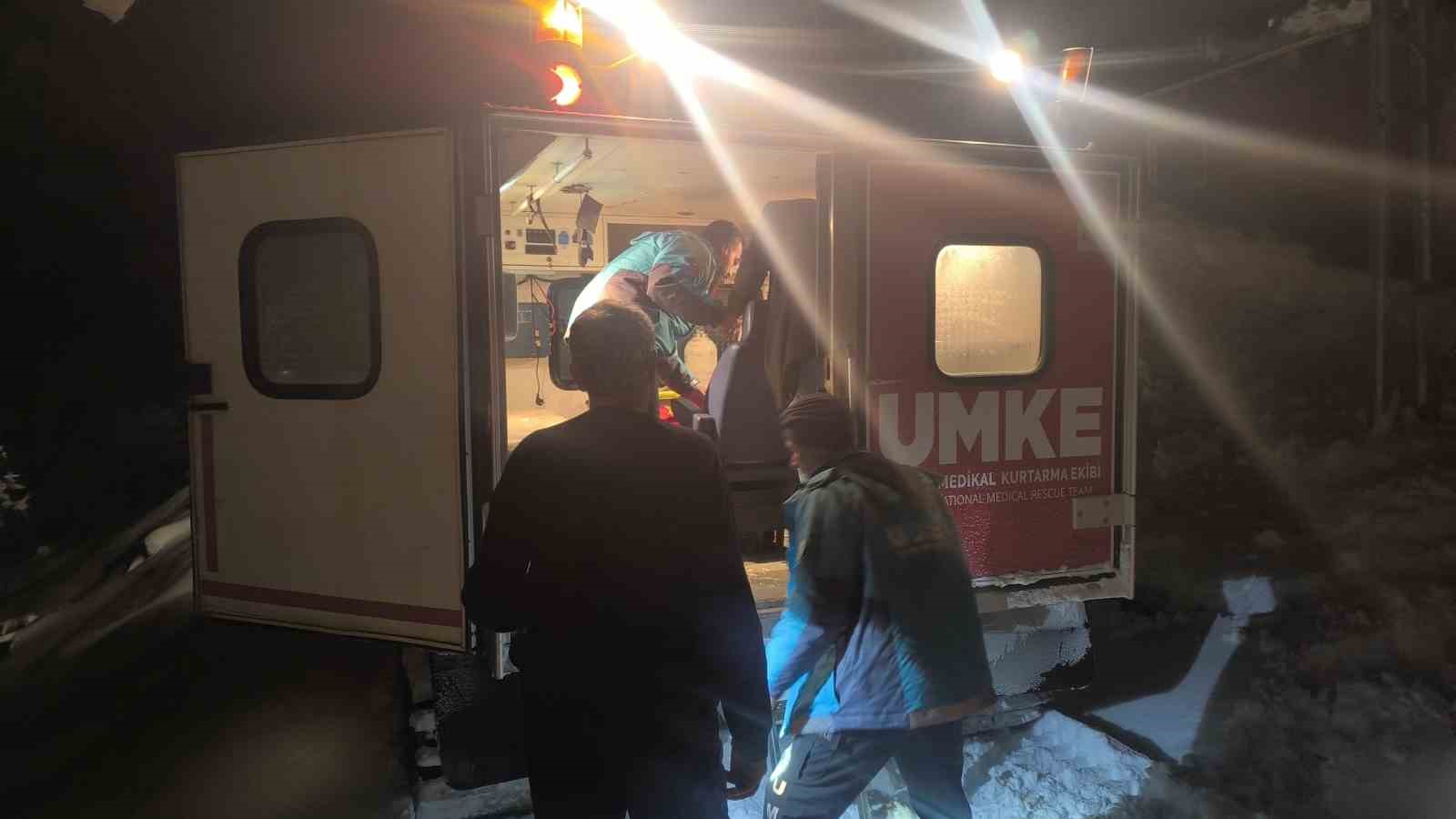 Bingöl’de UMKE’nin kar ve tipide zamanla yarışı
