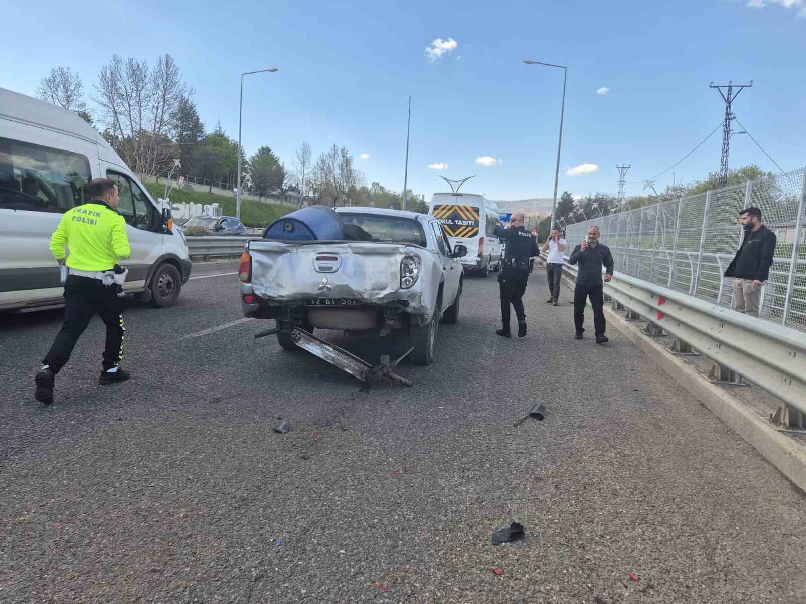 Bingöl’de zincirleme kaza: 3 yaralı
