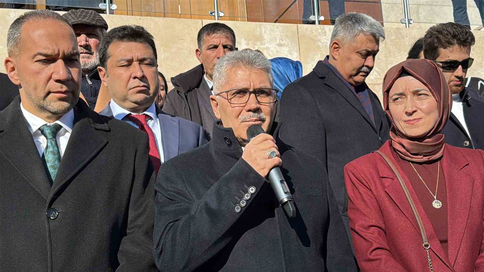 Bingöl’e atanan Vali Cahit Çelik’e duygusal veda
