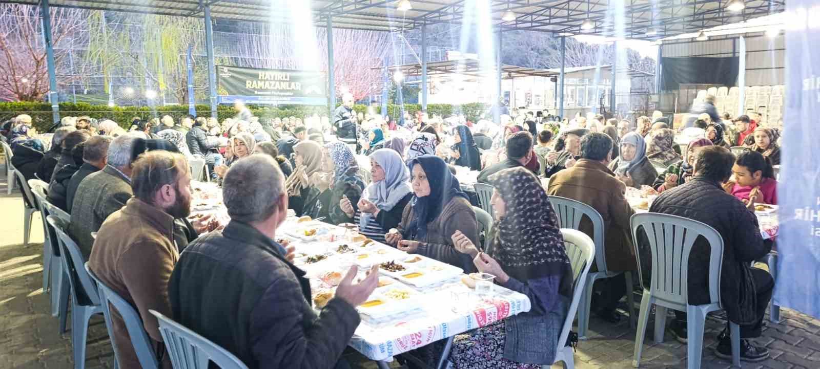 Binlerce Aydınlı Büyükşehir’in iftar sofrasında bir araya geldi
