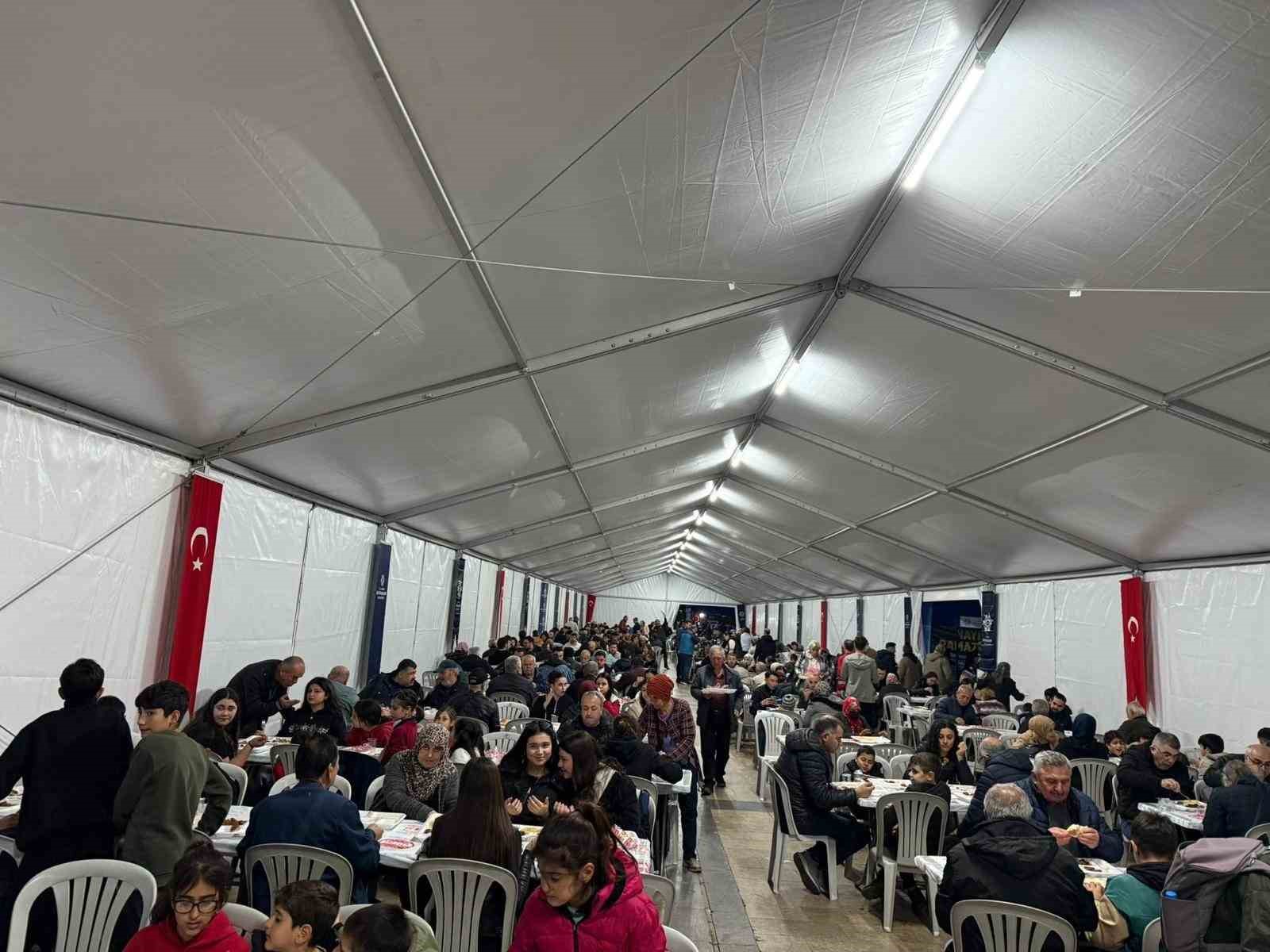 Binlerce Aydınlı Büyükşehir’in iftar sofrasında bir araya geldi
