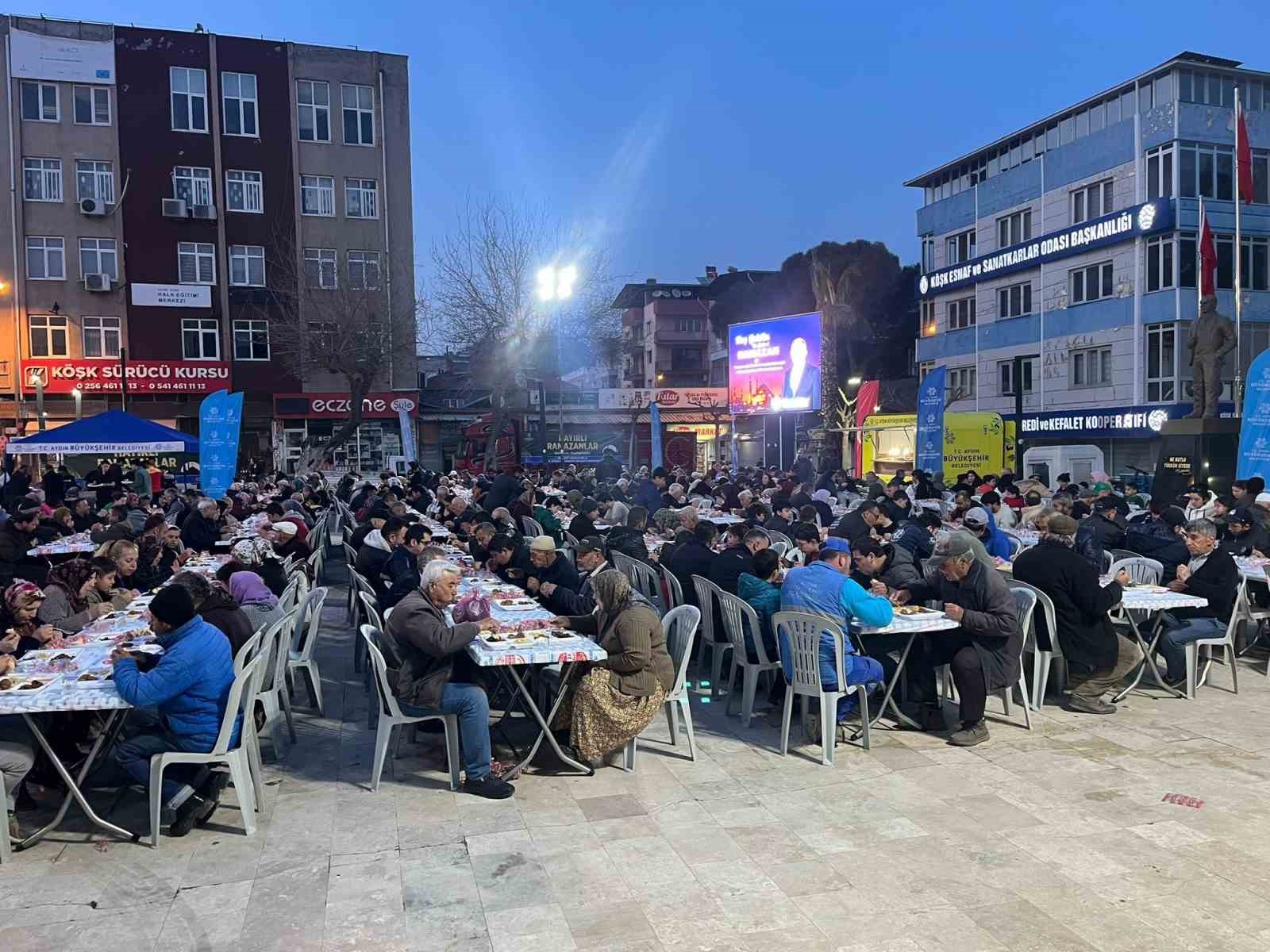 Binlerce Aydınlı Büyükşehir’in iftar sofrasında bir araya geldi
