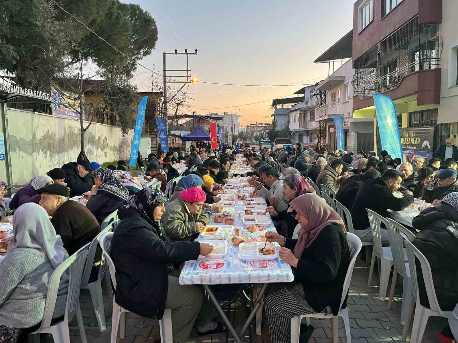 Binlerce vatandaş Aydın Büyükşehir’in iftar sofralarında buluşuyor
