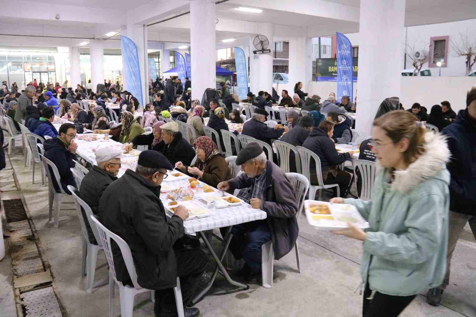 Binlerce vatandaş Aydın Büyükşehir’in iftar sofralarında buluşuyor
