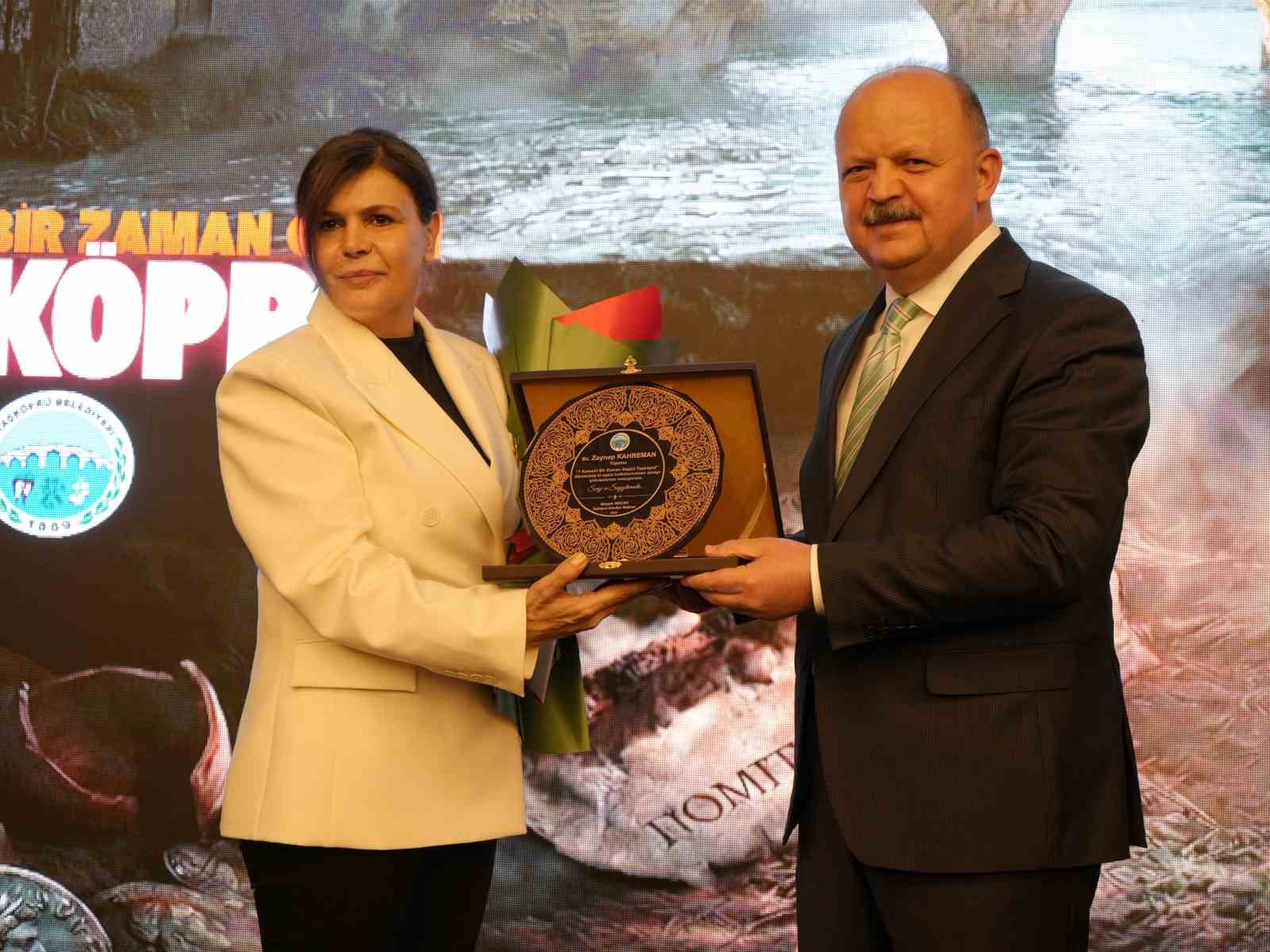 Binlerce yıllık tarihe yapay zekayla ışık tutulan filmin galasına yoğun ilgi
