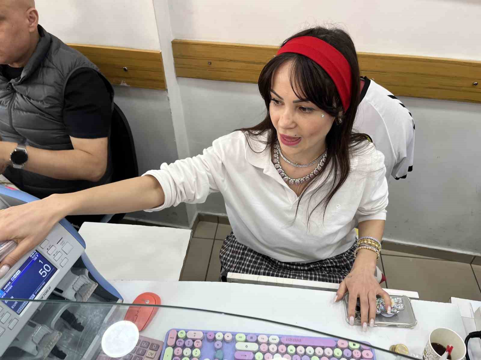 Bir anlık dalgınlık 100 Euro’ya böyle mal oldu
Bir anlık dalgınlık 100 Euro’ya böyle mal oldu