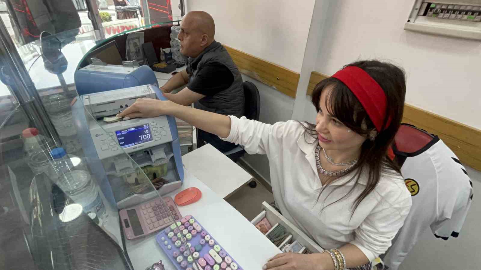 Bir anlık dalgınlık 100 Euro’ya böyle mal oldu
Bir anlık dalgınlık 100 Euro’ya böyle mal oldu