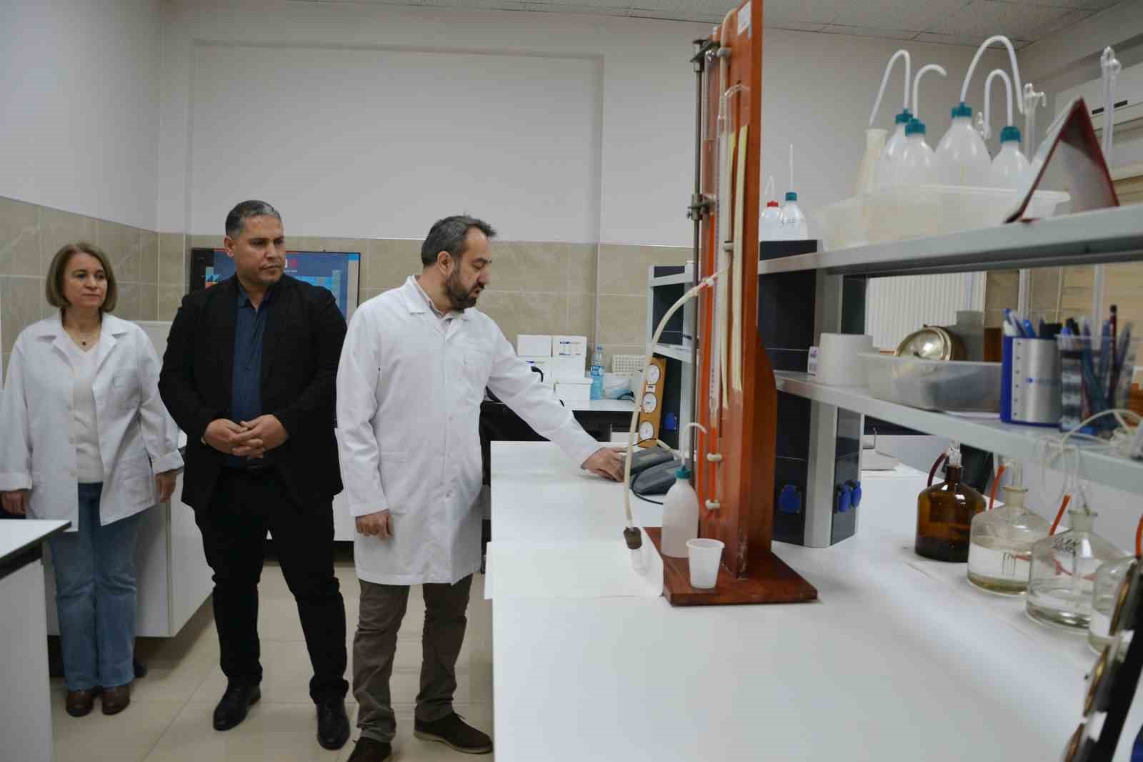 Bir avuç toprak, binlerce liralık zararı önleyebilir
Bir avuç toprak, binlerce liralık zararı önleyebilir