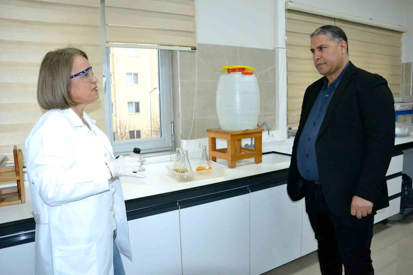 Bir avuç toprak, binlerce liralık zararı önleyebilir
Bir avuç toprak, binlerce liralık zararı önleyebilir