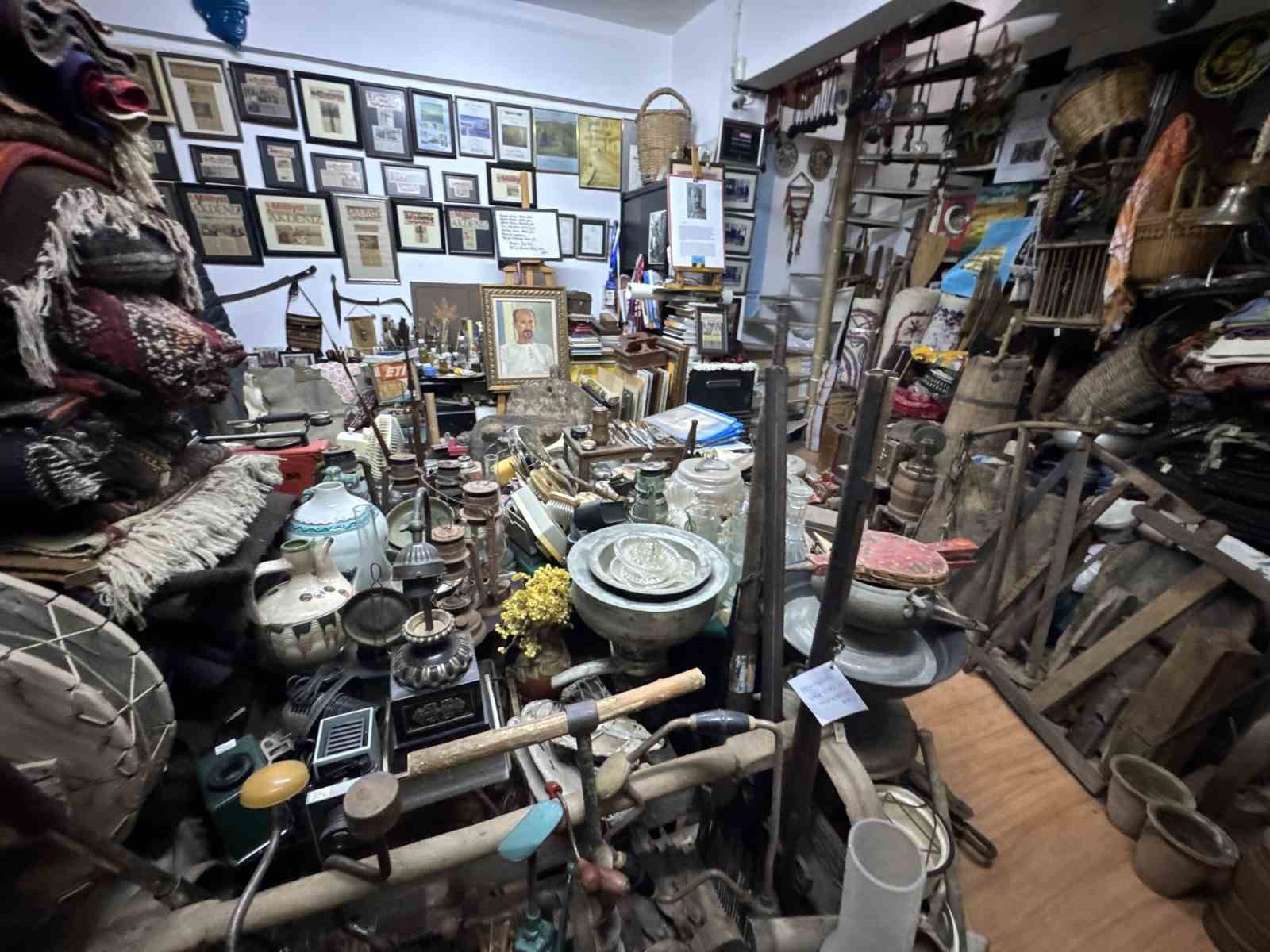 Bir bisküvi kutusuyla başladı, 15 bine yakın parçadan oluşan etnografya koleksiyonuna dönüştü
