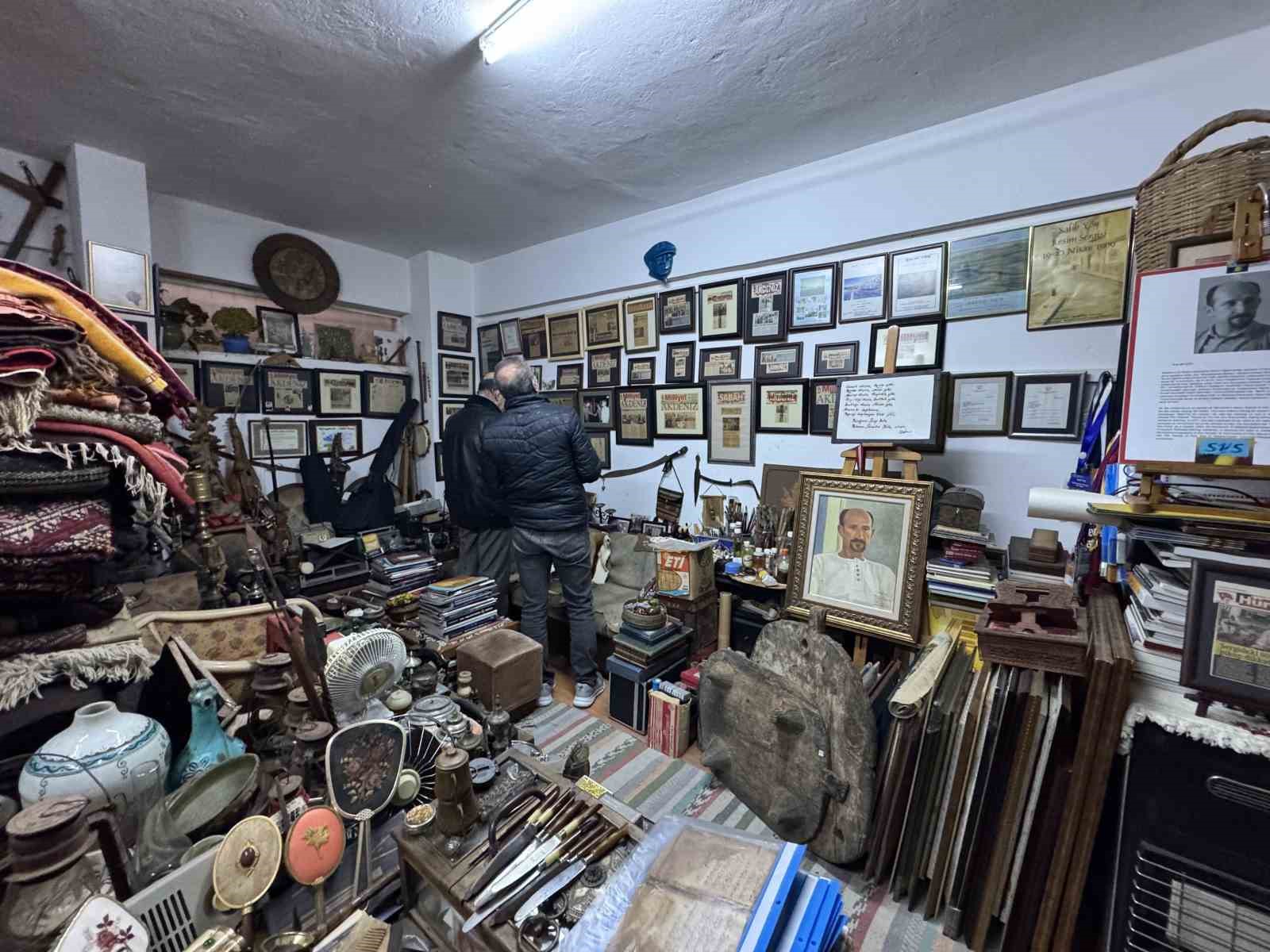 Bir bisküvi kutusuyla başladı, 15 bine yakın parçadan oluşan etnografya koleksiyonuna dönüştü
