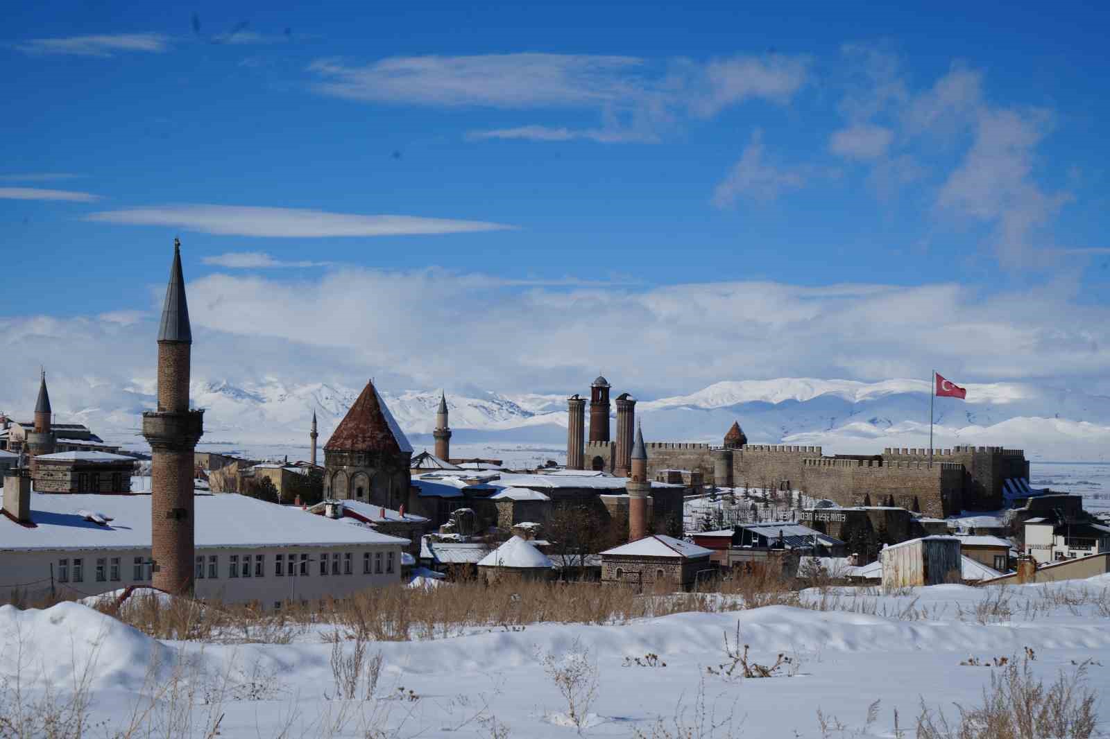 Bir diplomatik ricadan doğan teşebbüs: Erzurum’da İranlı çocuklar için mektep girişimi
