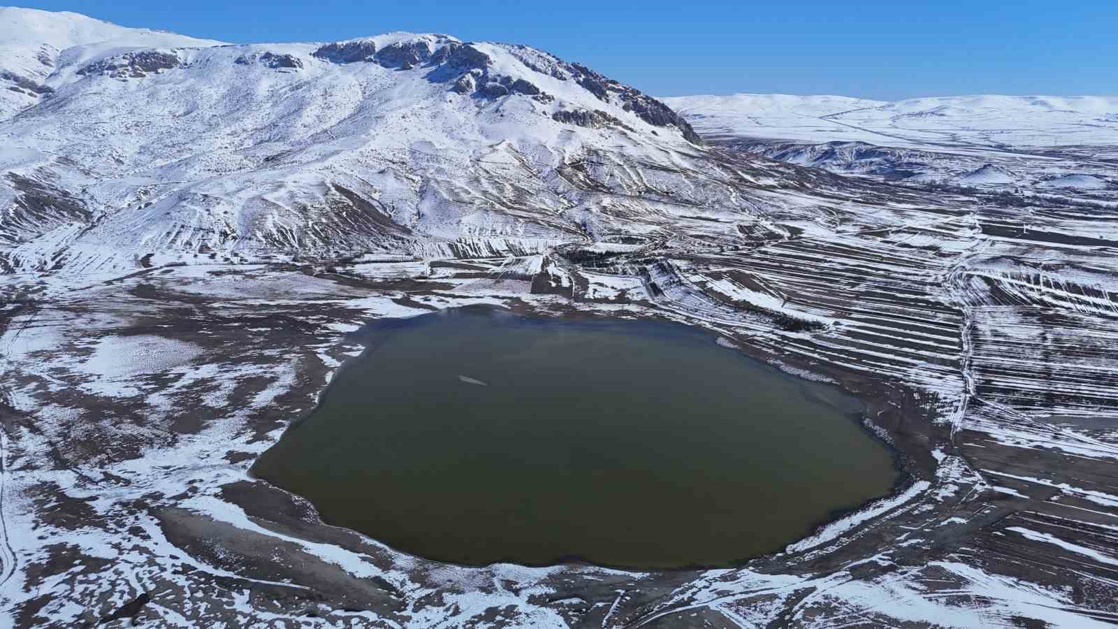 Bir dönem tamamen kuruyup beyaz örtüyle kaplanmıştı, yeniden su tuttu

