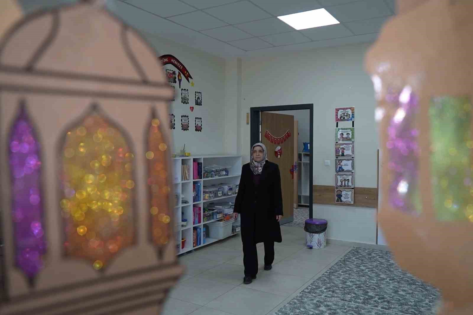 Bir eğitimcinin unutamadığı 28 Şubat gerçeği: "Kütüphanede ‘Allah’ yazan kitap bile yasaktı"
Bir eğitimcinin unutamadığı 28 Şubat gerçeği: "Kütüphanede ‘Allah’ yazan kitap bile yasaktı"