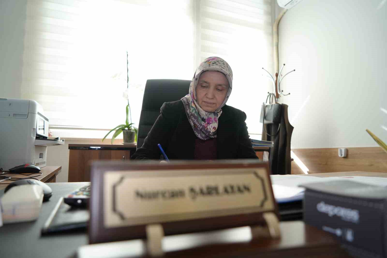 Bir eğitimcinin unutamadığı 28 Şubat gerçeği: "Kütüphanede ‘Allah’ yazan kitap bile yasaktı"
Bir eğitimcinin unutamadığı 28 Şubat gerçeği: "Kütüphanede ‘Allah’ yazan kitap bile yasaktı"