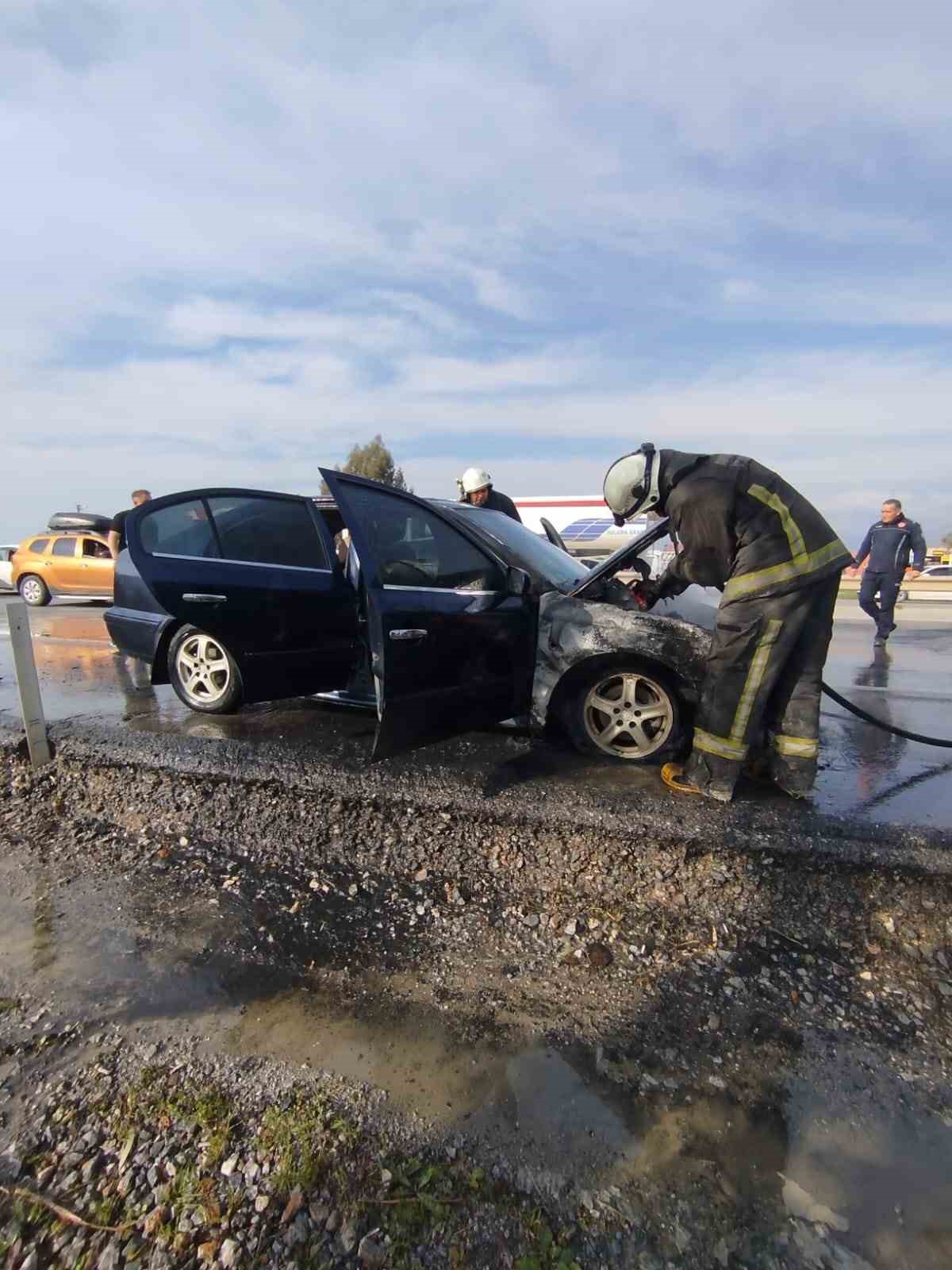 Bir hafta önce satın aldığı araç alev alev yandı
