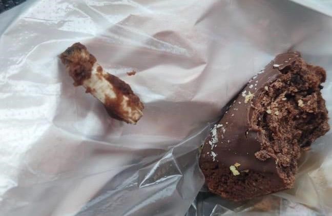 Bir ısırıkta şok: Kurabiyeden sigara izmariti çıktı
Bir ısırıkta şok: Kurabiyeden sigara izmariti çıktı