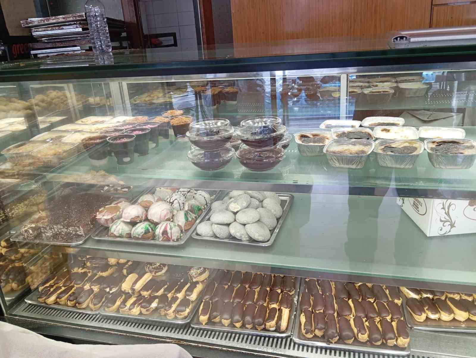 Bir ısırıkta şok: Kurabiyeden sigara izmariti çıktı
Bir ısırıkta şok: Kurabiyeden sigara izmariti çıktı