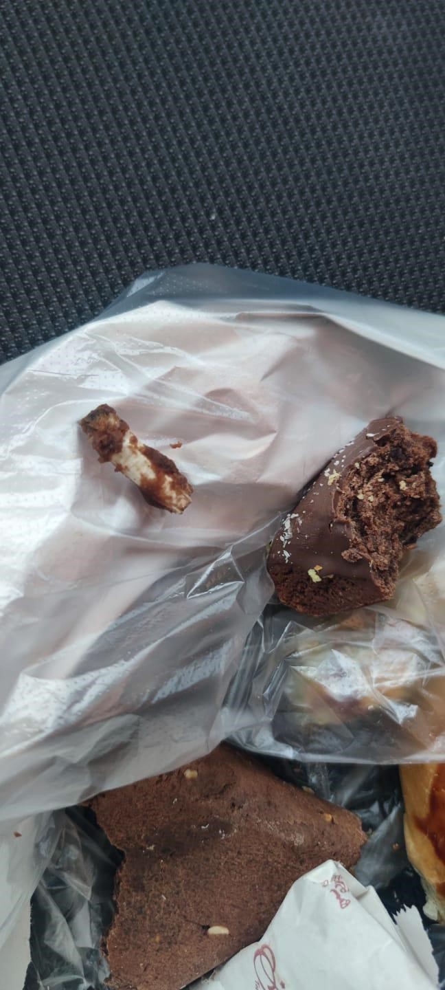 Bir ısırıkta şok: Kurabiyeden sigara izmariti çıktı
Bir ısırıkta şok: Kurabiyeden sigara izmariti çıktı