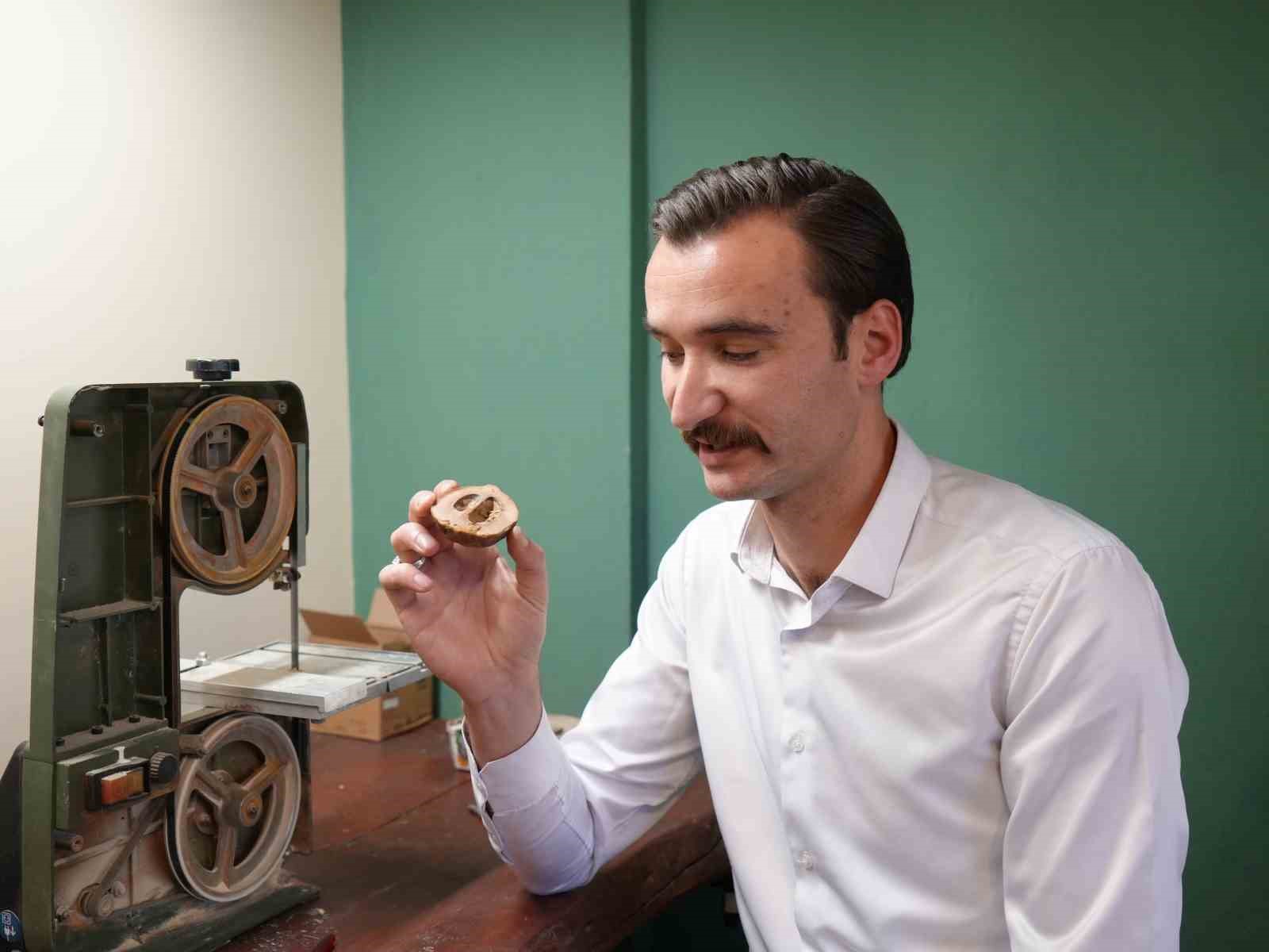 Bir merakla başladı, şimdi tespih yapabilmek için iki gününü harcıyor
