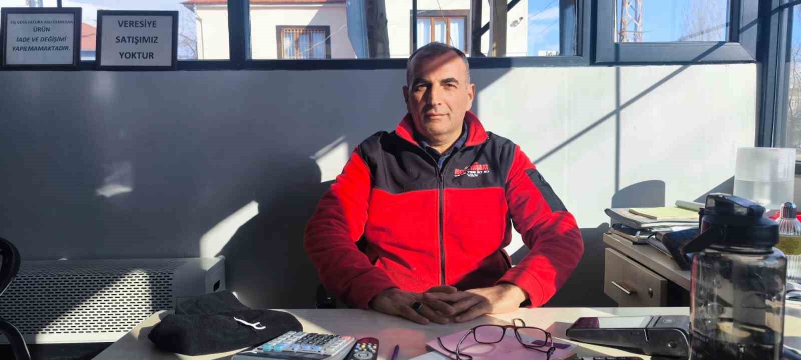 Bir rüzgâr yetti, Van dondu
Bir rüzgâr yetti, Van dondu