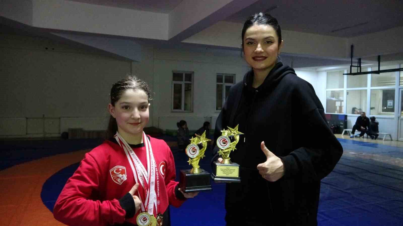 Bir yetenek taraması hayatını değiştirdi 10 yaşındaki güreşçi Asya, Türkiye şampiyonu oldu
