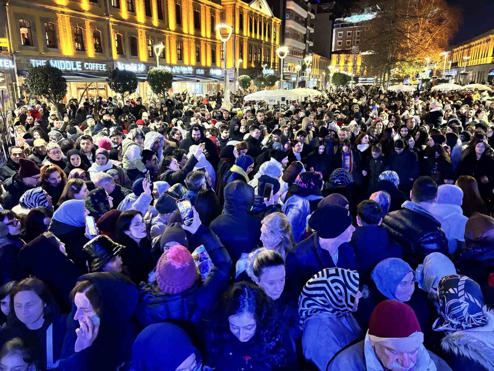 Birbirinden ilginç kostümlerle Kalandar geleneği yaşatıldı
