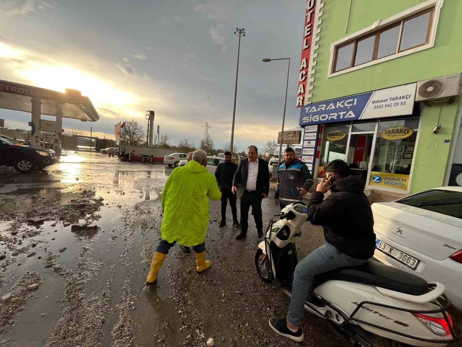 Birecik’te yağış sonrası ekipler harekete geçti
