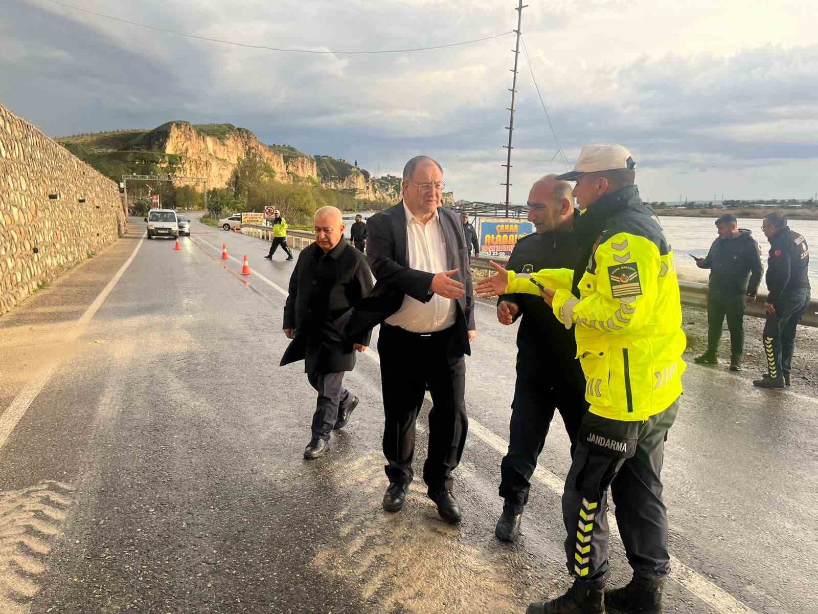 Birecik’te yağış sonrası ekipler harekete geçti
