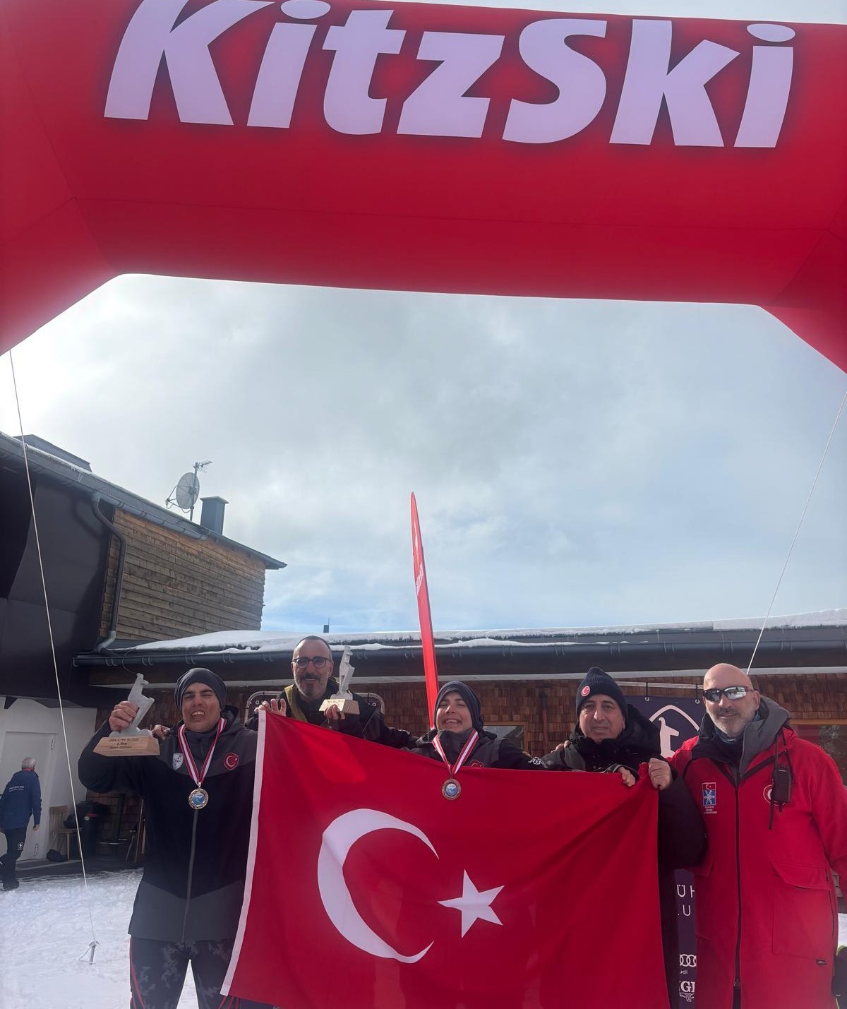 Birgül kardeşler yine gururlandırdı
