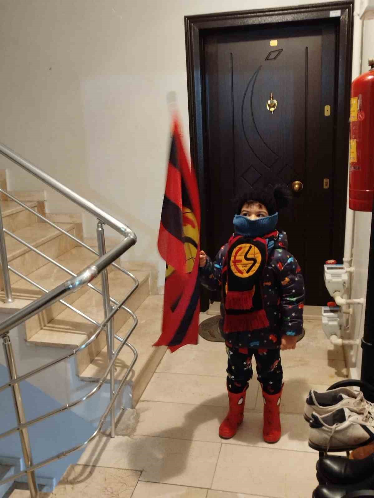 Biriktirdiği tüm parasını şampiyonluk için bağışladı
