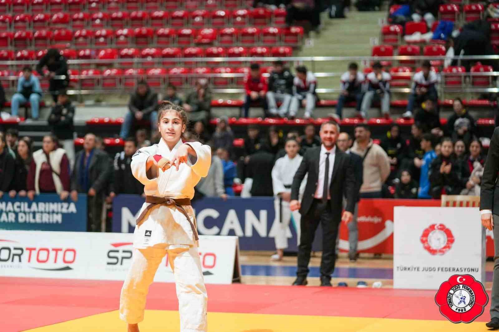 Birinci Avrupa Kupası’nda tatamiye çıkıyor
