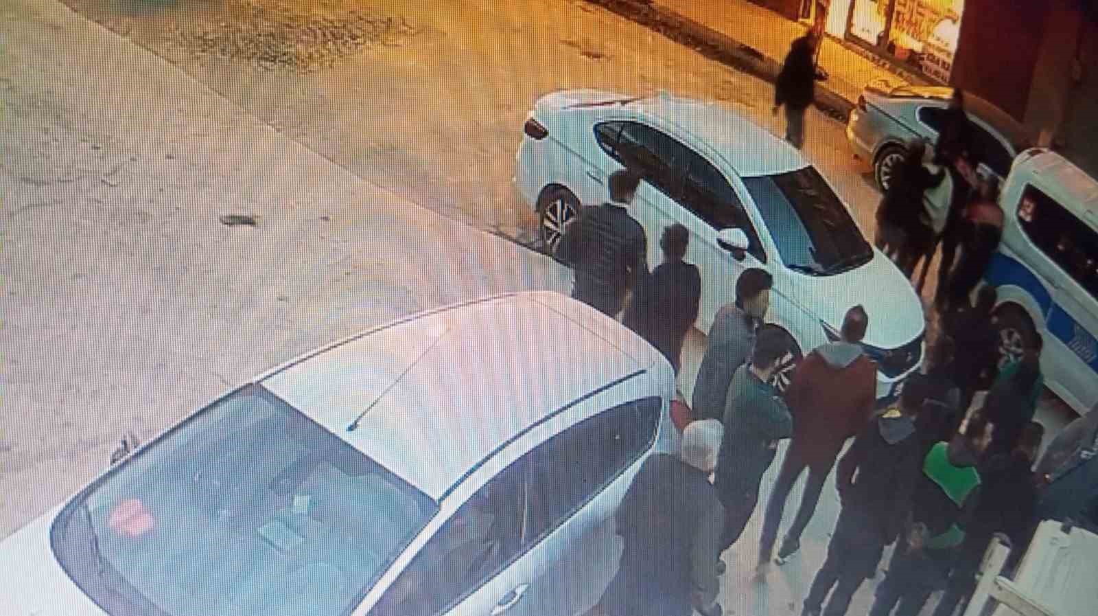 Birlikte yaşadığı kadını silahla tehdit eden şahıs gözaltına alındı
