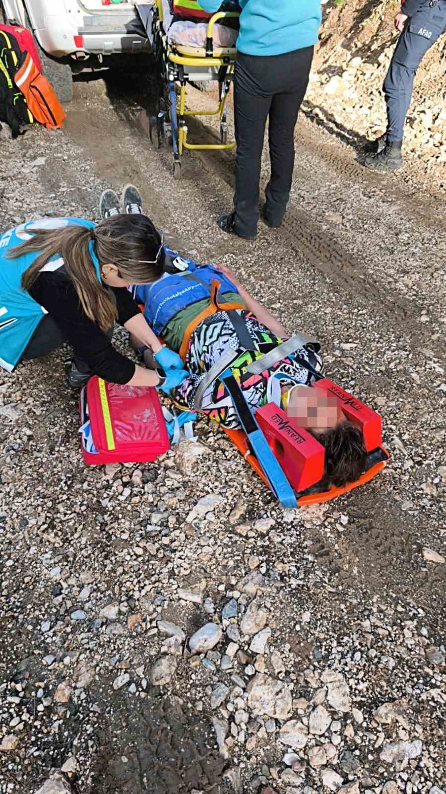 Bisiklet sürücüsü 10 metrelik şarampole yuvarlandı
