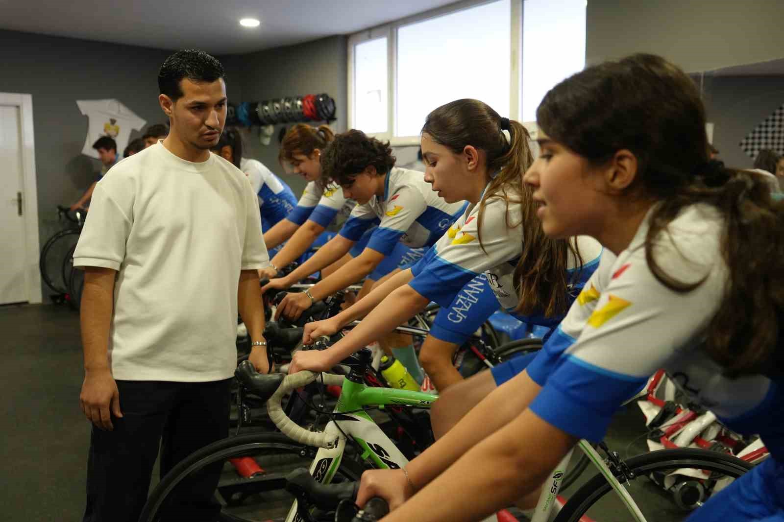 Bisiklet tamirciliğinden antrenörlüğe uzanan başarı hikayesi
