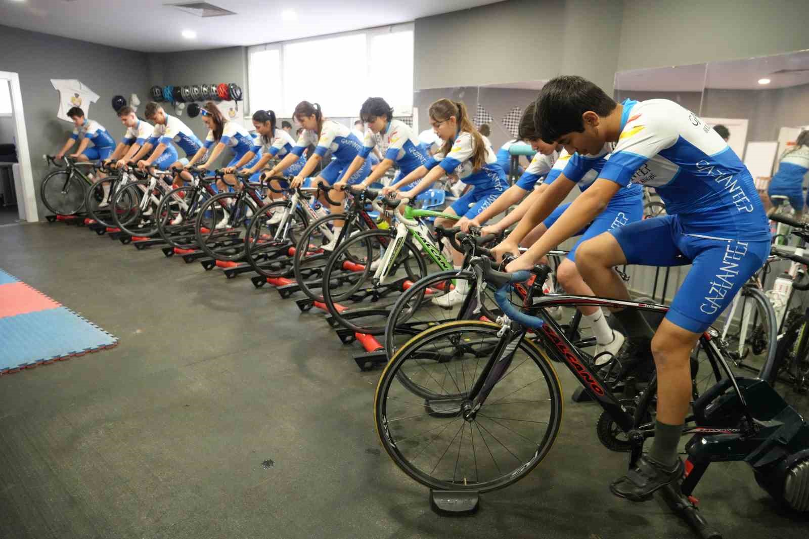 Bisiklet tamirciliğinden antrenörlüğe uzanan başarı hikayesi
