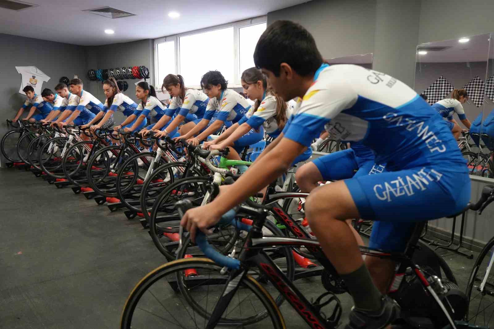 Bisiklet tamirciliğinden antrenörlüğe uzanan başarı hikayesi
