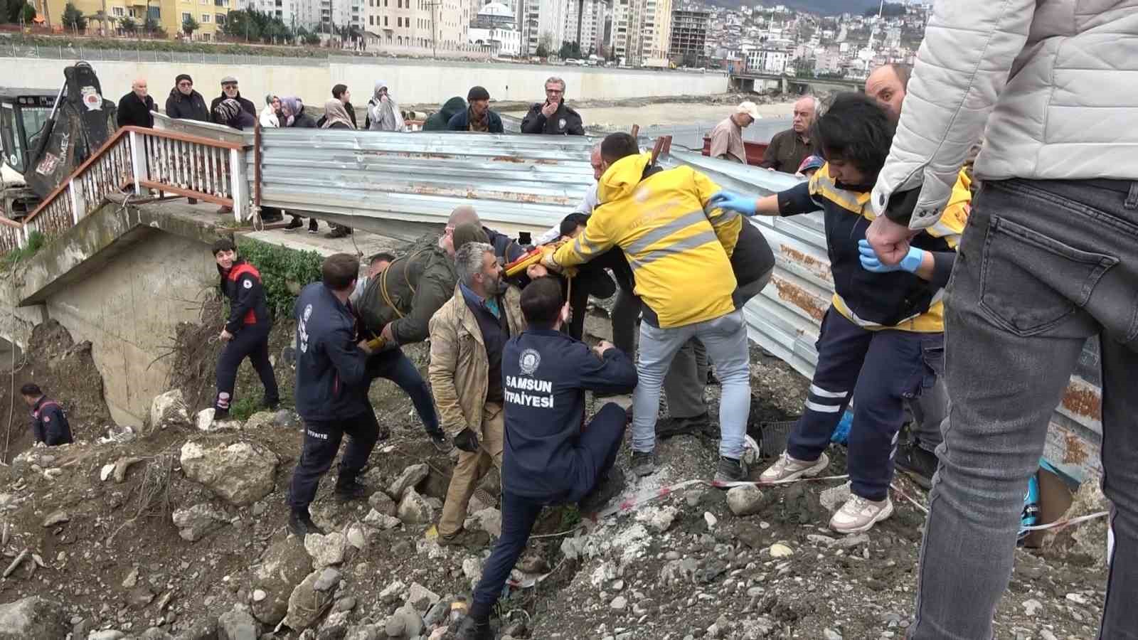 Bisikletiyle ırmağa düşen vatandaş kurtarıldı
