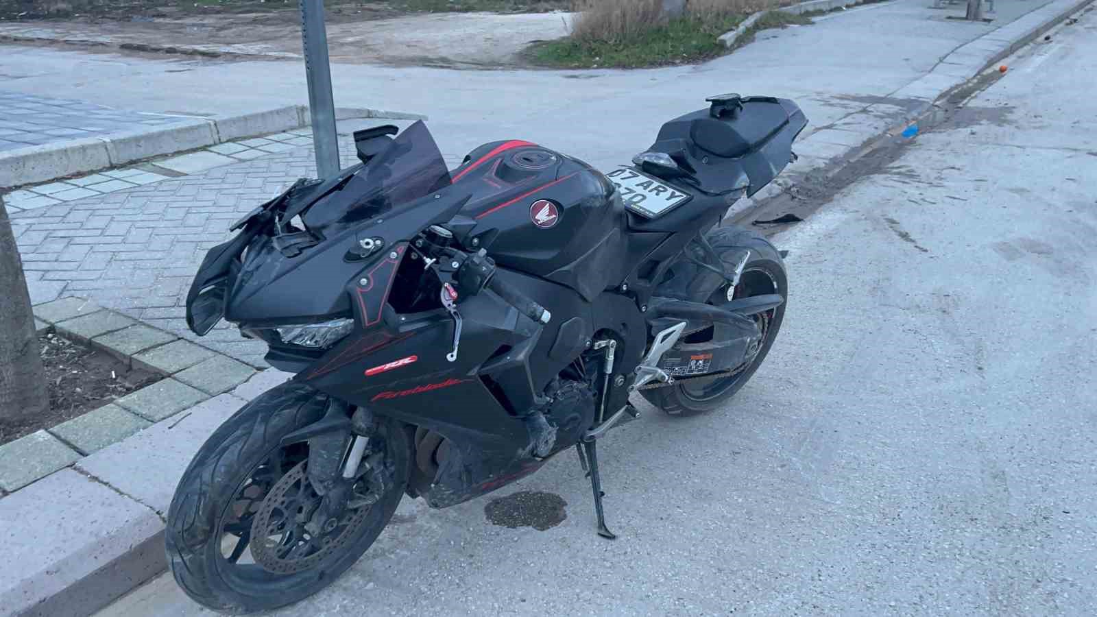 Bisikletli 72 yaşındaki vatandaşa motosiklet çarptı: 2 yaralı
