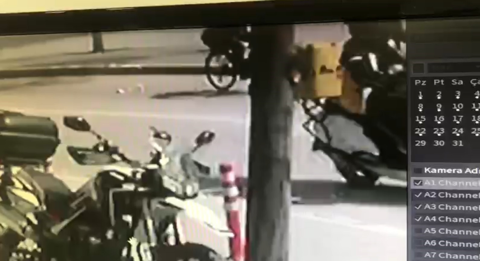 Bisikletli vatandaşın cebinden paralar yola saçıldı, duyarlı esnaf toplayıp sahibini beklemeye başladı
Bisikletli vatandaşın cebinden paralar yola saçıldı, duyarlı esnaf toplayıp sahibini beklemeye başladı