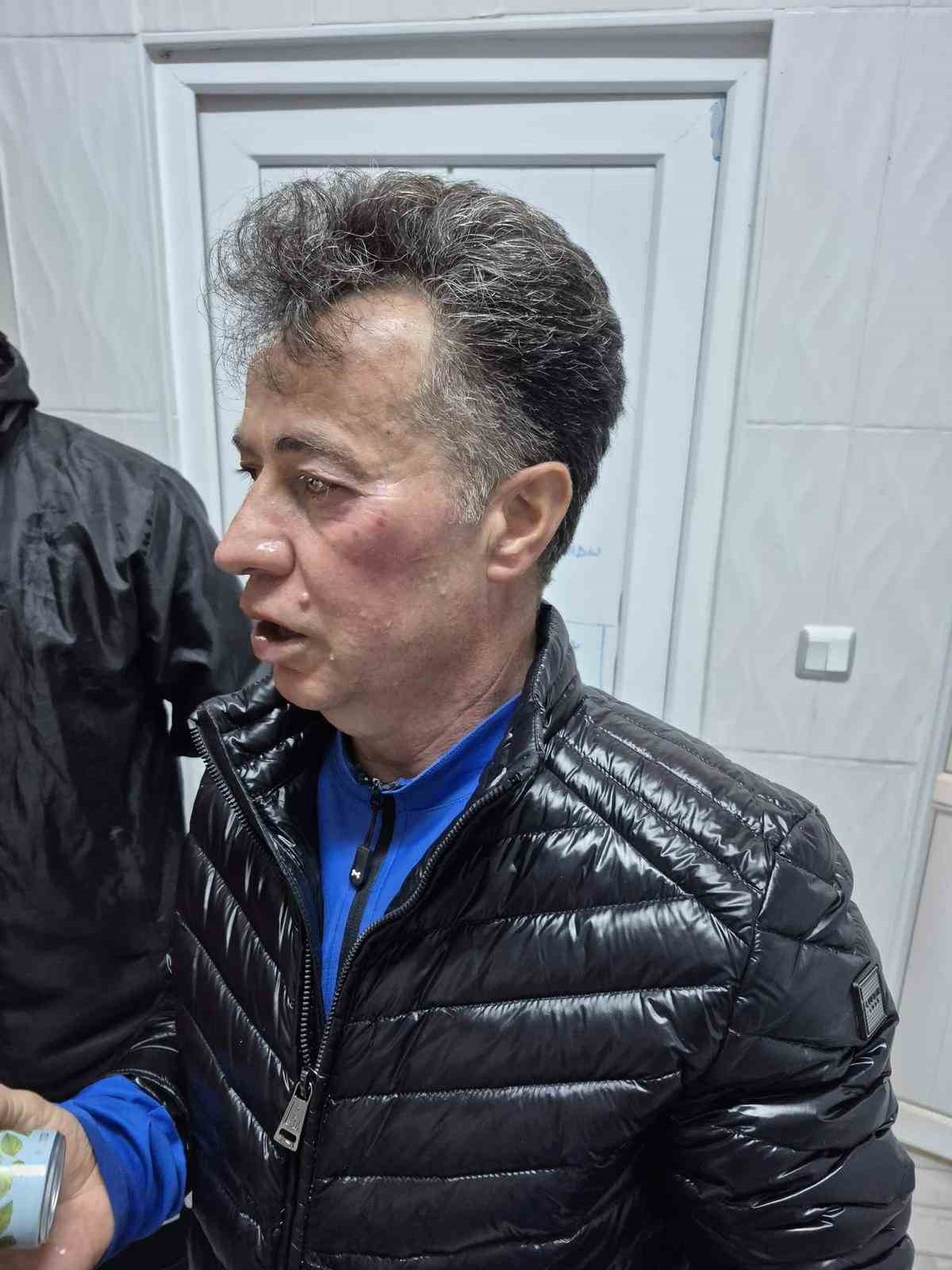 Bitiş düdüğü ile birlikte yeşil saha ringe döndü
