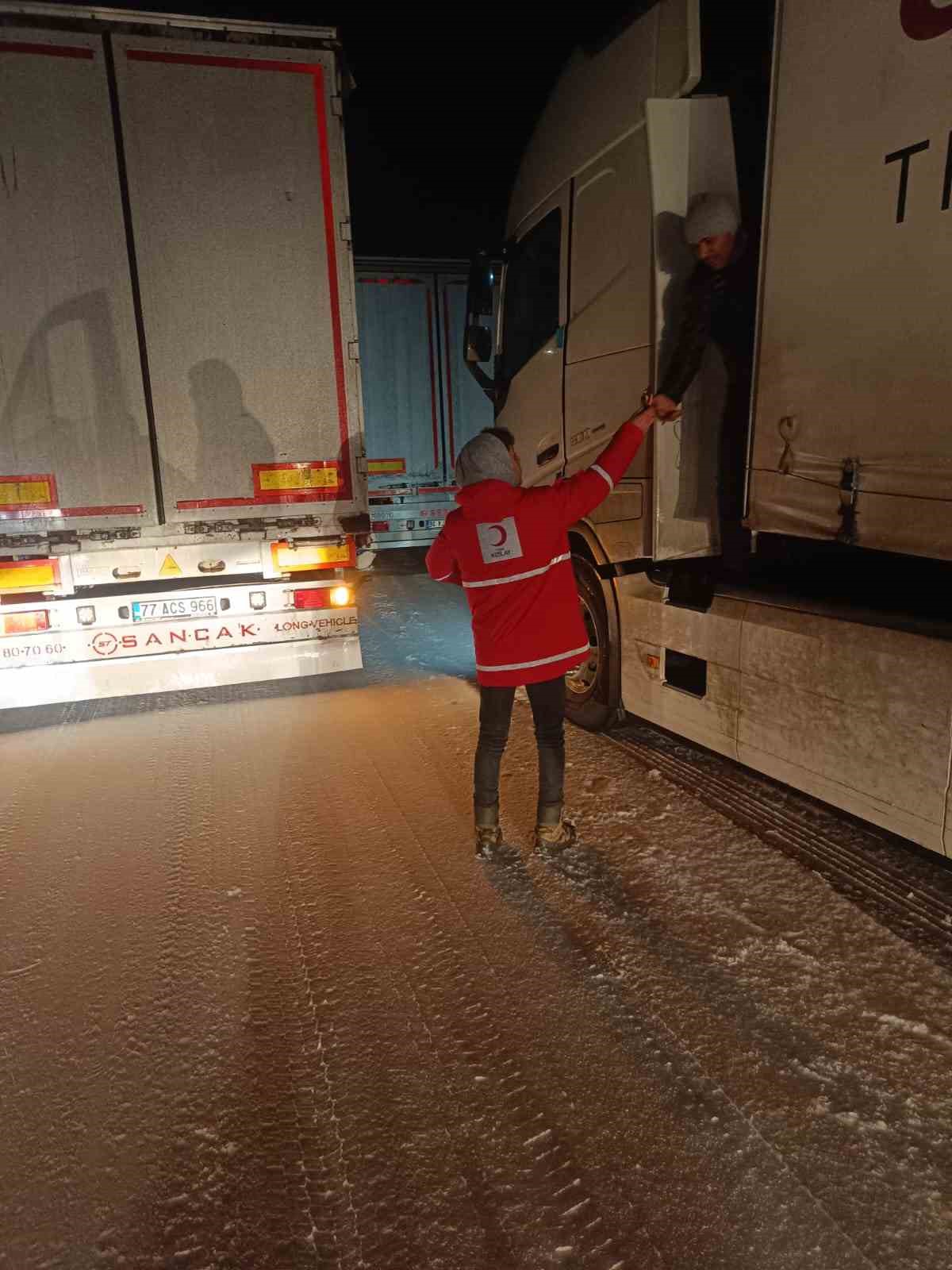 Bitlis-Baykan yolu ulaşıma kapandı, 3 saat sonra kontrollü açıldı
