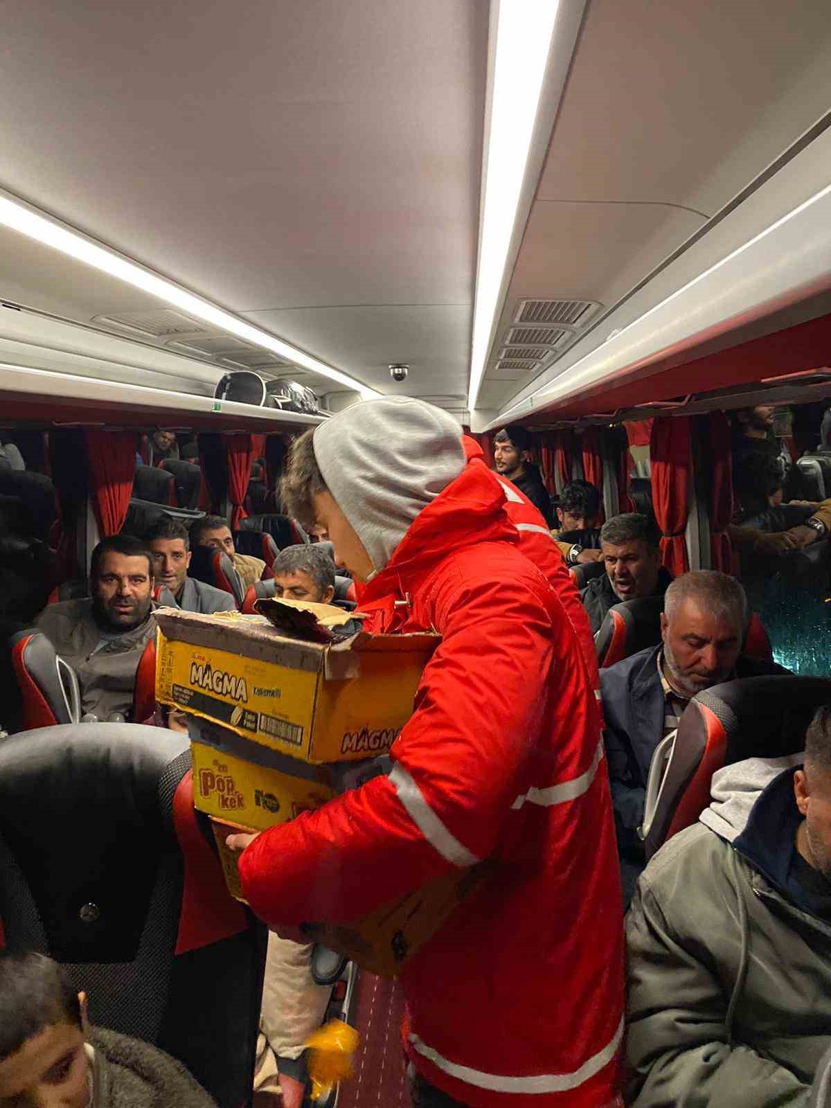 Bitlis-Baykan yolu ulaşıma kapandı, 3 saat sonra kontrollü açıldı
